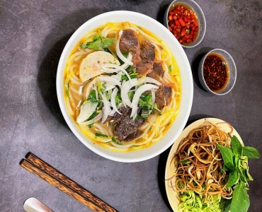 Bún bò nạm chả